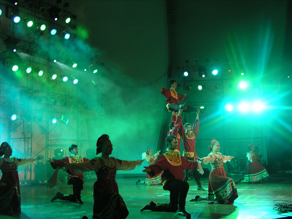 2005 - Южная Корея, Сеул, Пусан, Масан, Чинджу - участник международного театрального фестиваля, фестиваля динозавров, мирового чайного фестиваля