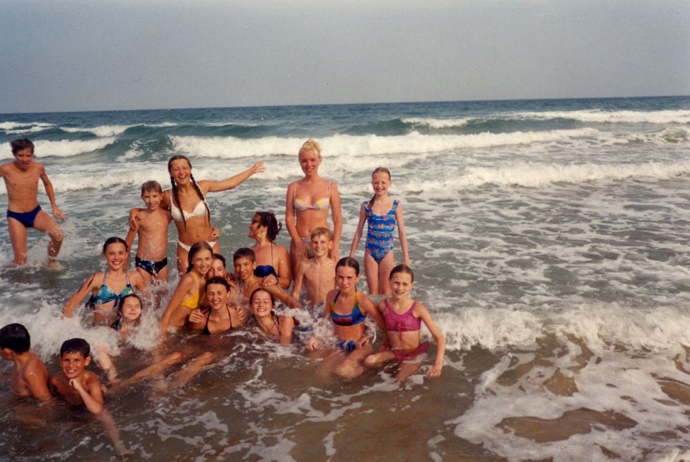 2002 - Болгария, Солнечный берег - лауреат I степени международного конкурса «Морское созвездие - Солнце. Молодость. Красота»